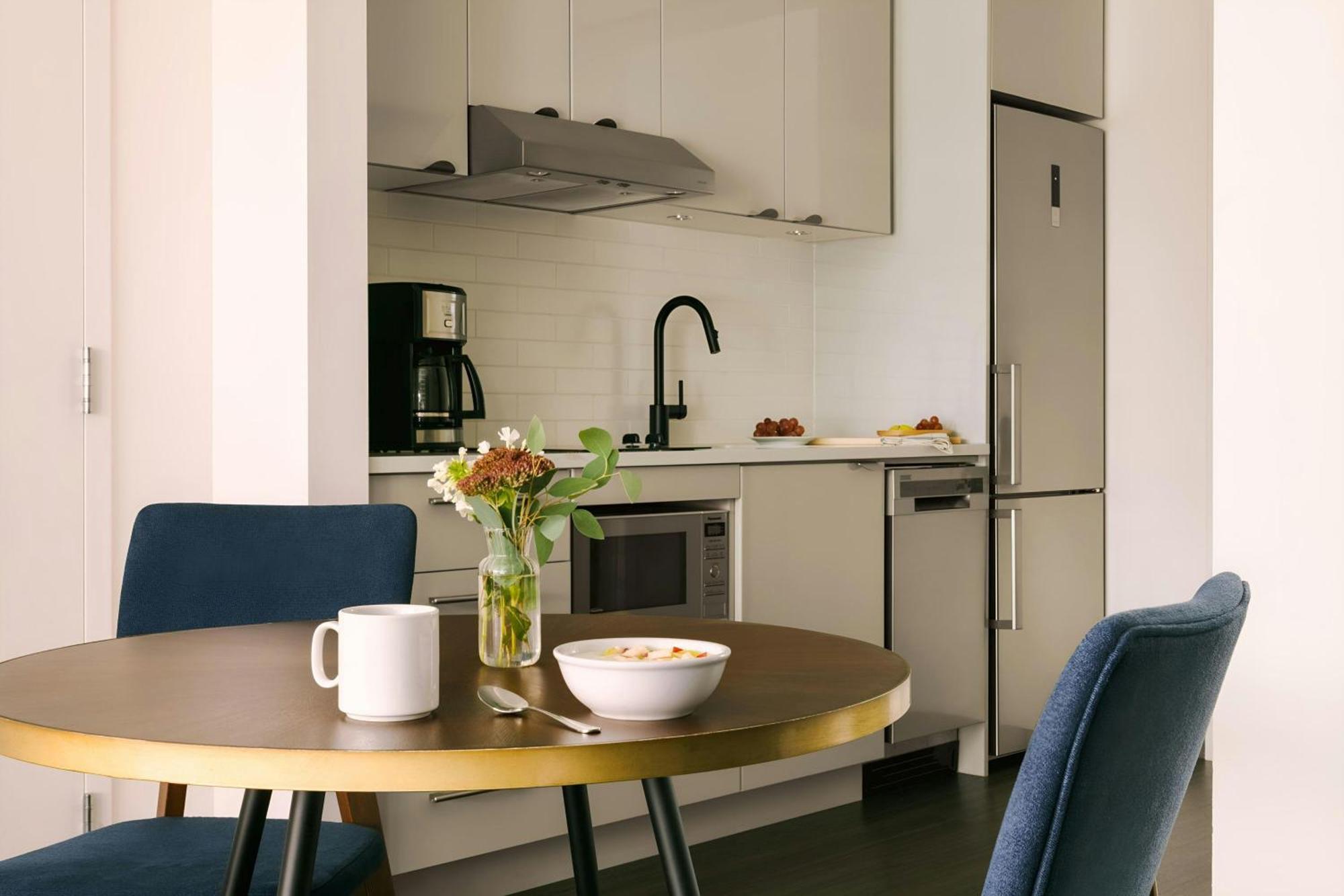 Sonder By Marriott Bonvoy Revival Apartments English Bay Vancouver Exterior foto